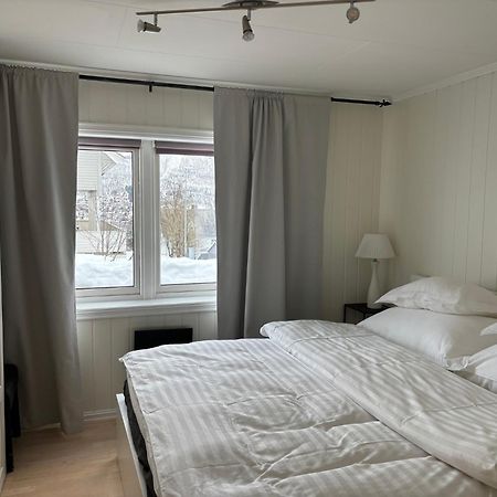Sentral 4-Roms Leilighet I Trollbakken Tromsø Extérieur photo