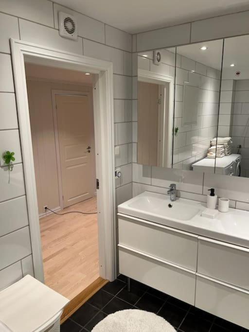 Sentral 4-Roms Leilighet I Trollbakken Tromsø Extérieur photo