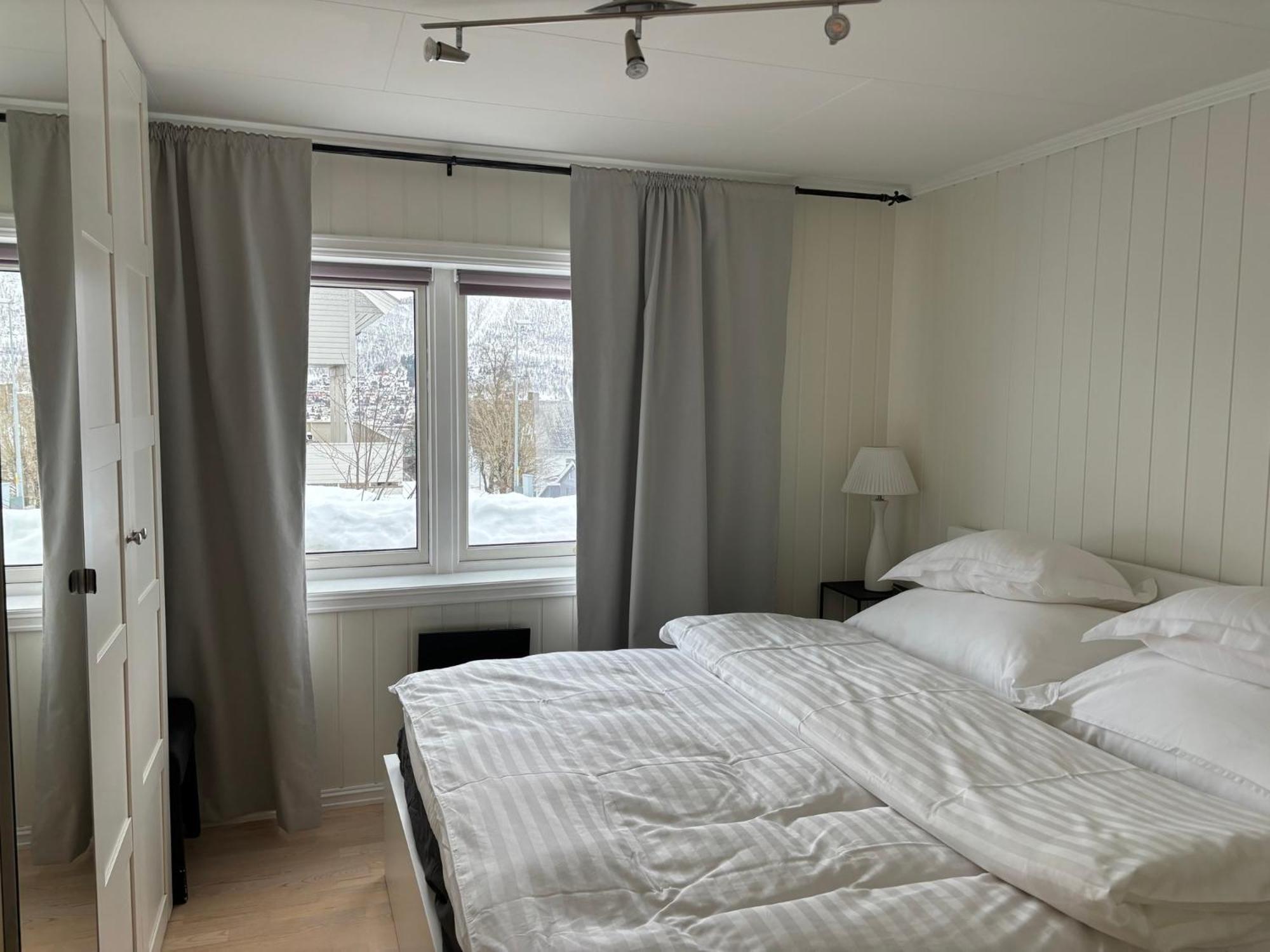 Sentral 4-Roms Leilighet I Trollbakken Tromsø Extérieur photo