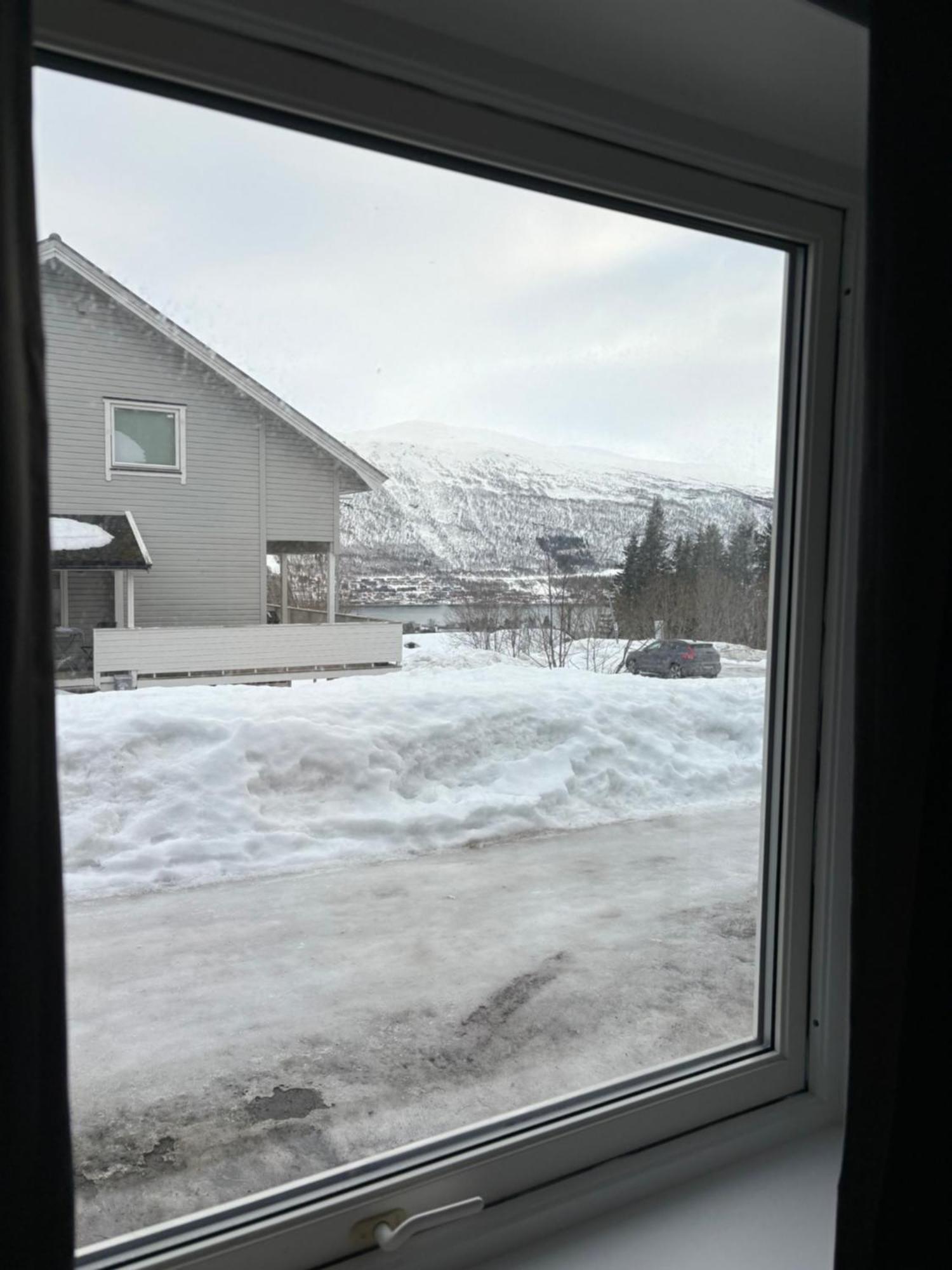 Sentral 4-Roms Leilighet I Trollbakken Tromsø Extérieur photo